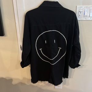 Elan Oversized smily button shirt